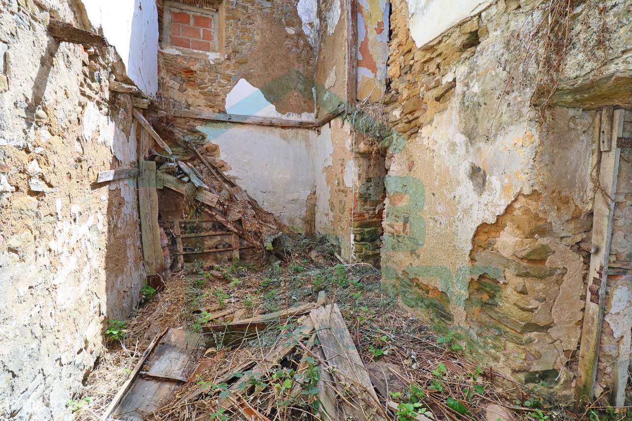 Moradia para recuperar 323 m², dois pisos, 25 minutos de Torres Vedras-20