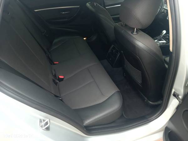 BMW Seria 3 320d M Sport Shadow - 12