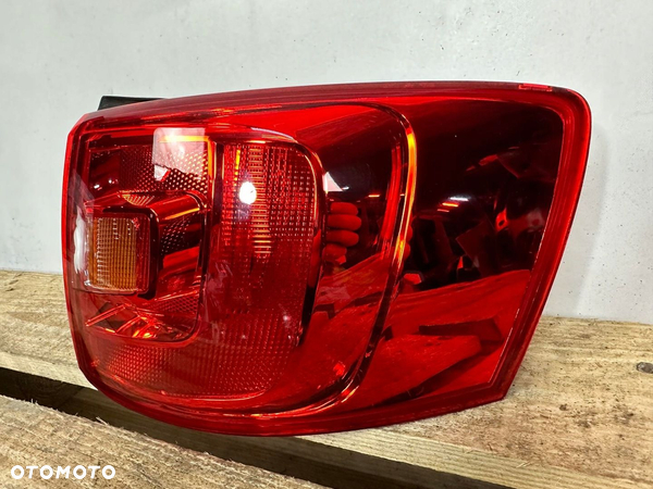 LAMPA TYL TYLNA PRAWA VW JETTA 5C 5C6 EUROPA CALA IDEALNA - 2