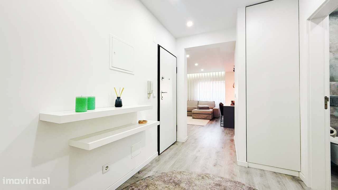 Apartamento T2 Totalmente Remodelado com Suite e Varanda-11