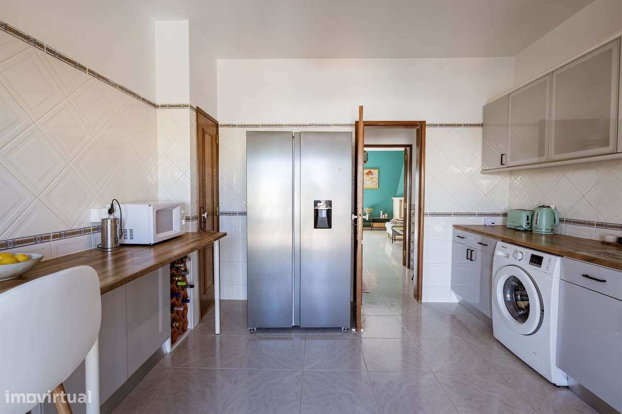 ESPAÇOSO E LUMINOSO APARTAMENTO T2 PARA VENDA PERTO DA PRAIA DA DONA A-14