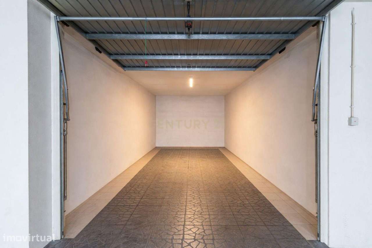 Excelente Apartamento T2 com elevador e garagem-44