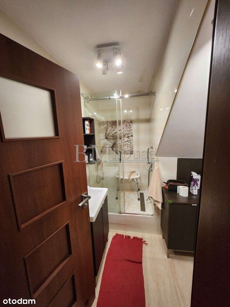 Dom z garażem, 6 pokoi i poddasze-11