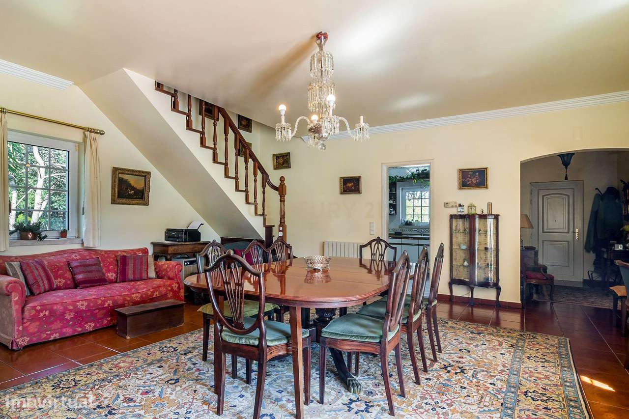 Quinta de 14000m2 com moradia T4 e piscina | Sintra-7