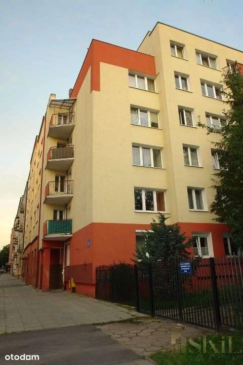 Przy dworcu Łódź Fabryczna, miejsce parkingowe. - Pełny obrazek: 2/14