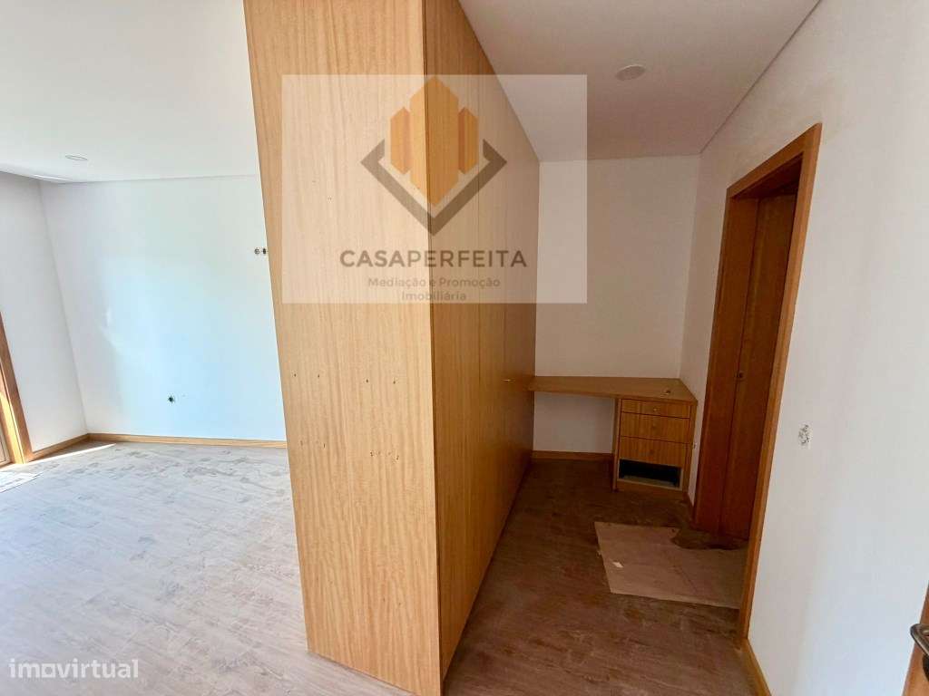Apartamento T3 NOVO de 2 Frentes com 156m2, Varanda e Lugar de Gara...-18