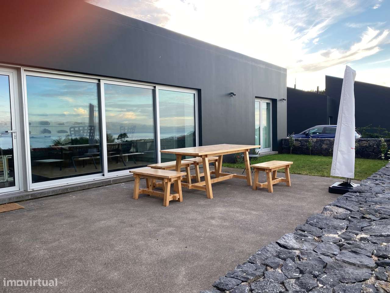 Moradia T3 contemporânea com jardim na Prainha, Ilha do Pico-11