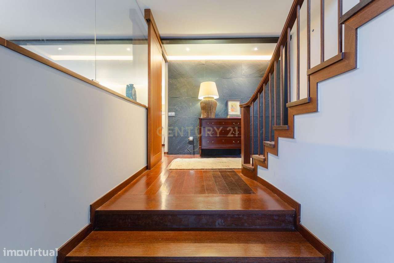 Moradia T3+1 na Av. da Boavista com Jardim Amplo e Potencial para Pisc - Grande imagem: 2/31