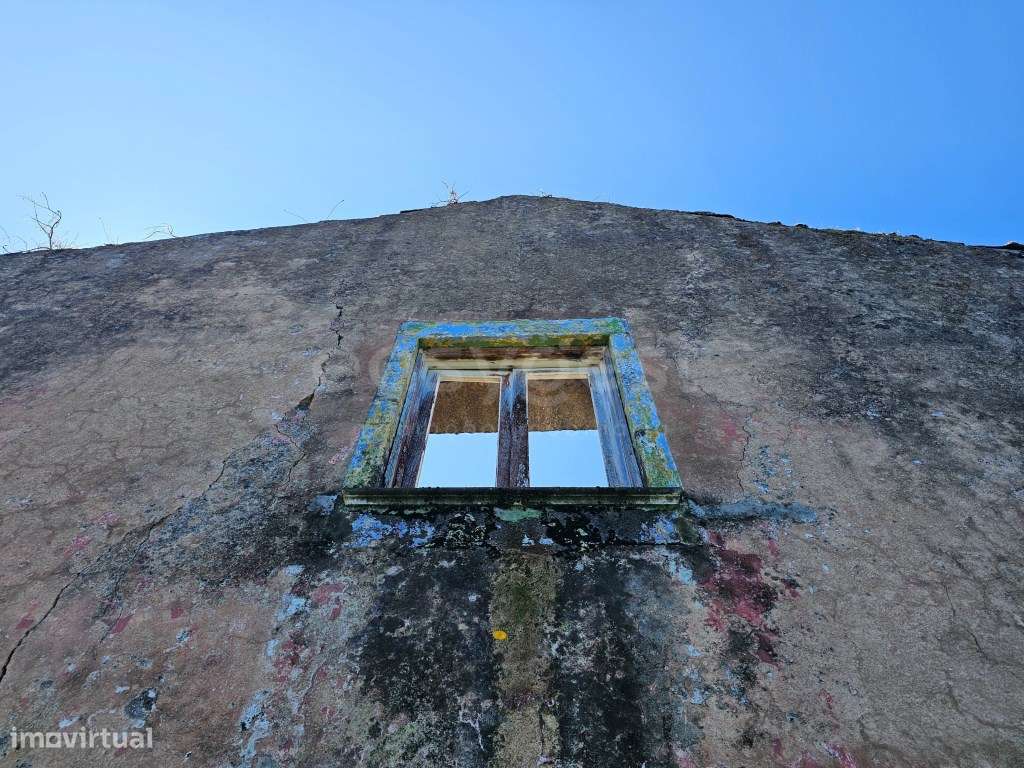 Terreno com ruina e vista mar- Remédios da Bretanha em S. Miguel - Grande imagem: 2/19