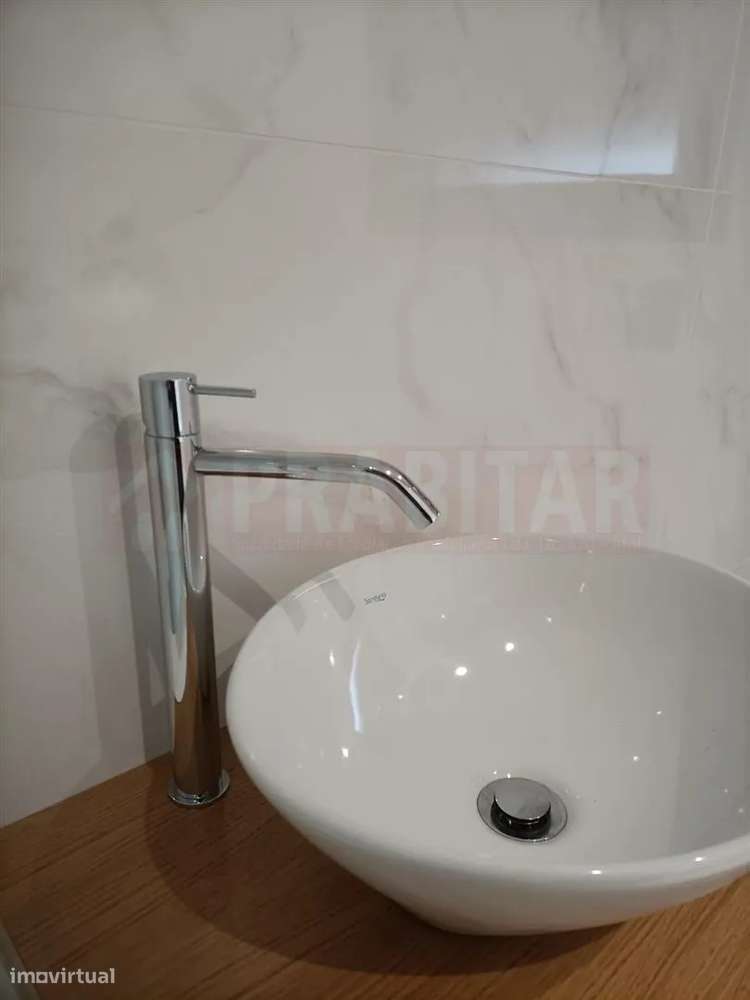 Em Celas, Apartamento T2 com 2 Suites, Varandas e Garagem-2