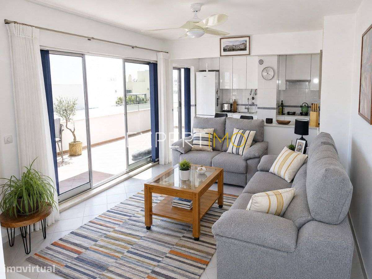 T1 Renovado com Terraço Privado perto da Marina de Portimão-3