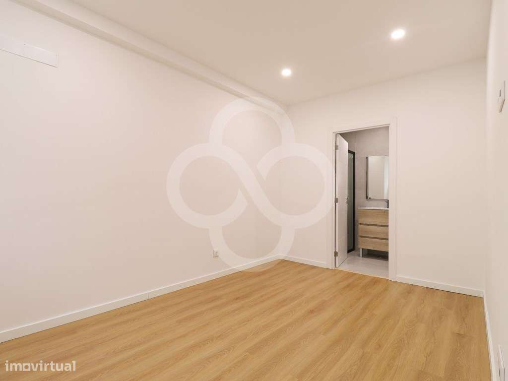 Loja remodelada para T2 na Brandoa com cozinha equipada Brandoa Ama... - Grande imagem: 5/14