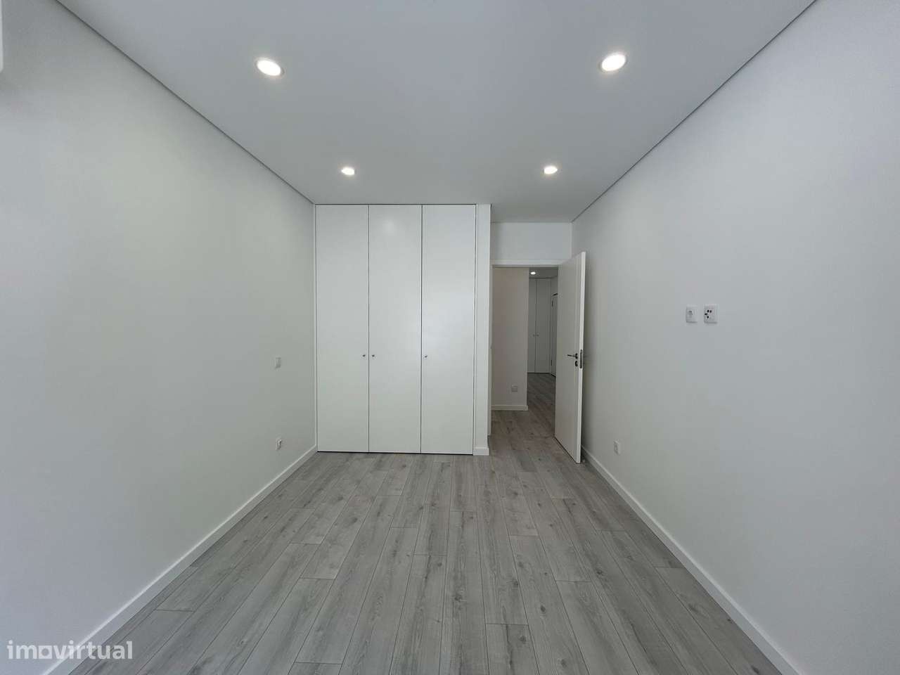 Apartamento T2 Novo com Varanda e Elevador-1
