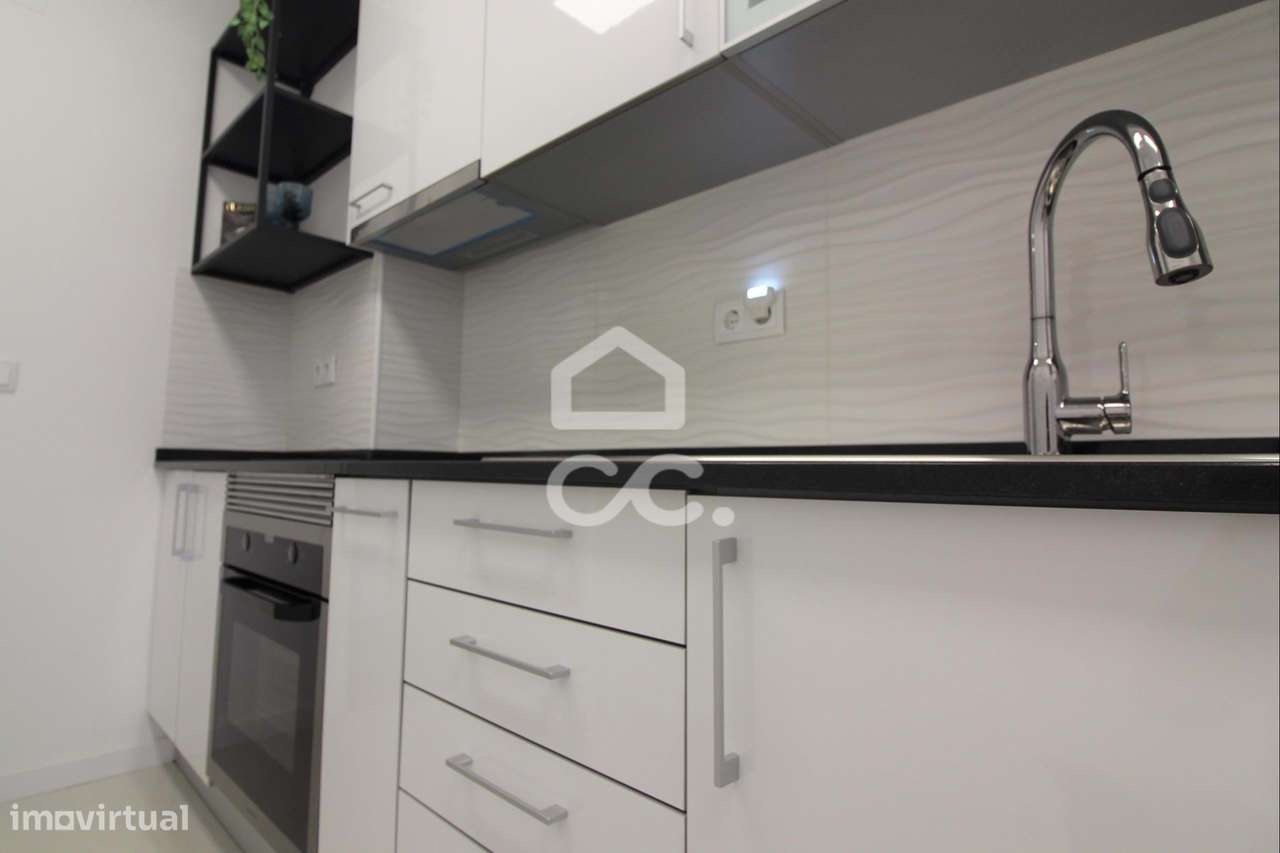 T2 em fase de remodelação, perto da Baía Seixal - Grande imagem: 4/15