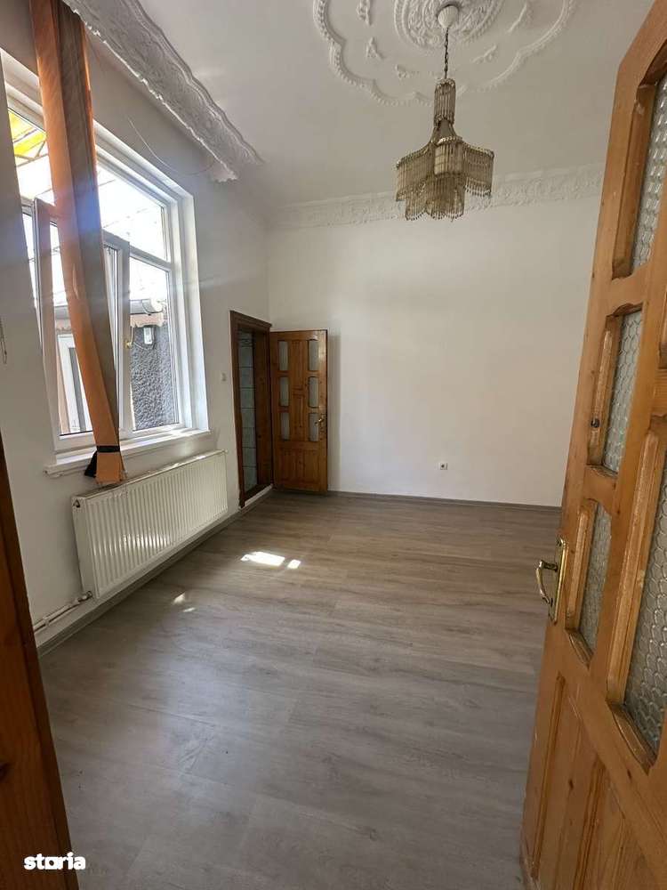 Casă cu 2 camere de vânzare în zona Grivita - Imagine principală: 5/13