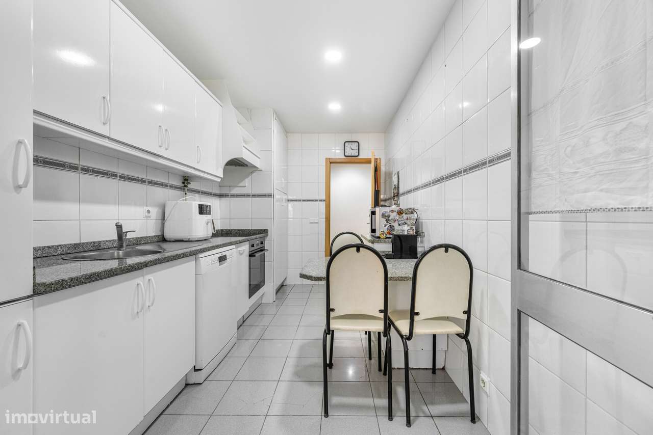 Apartamento T3 renovado no centro de Braga-6