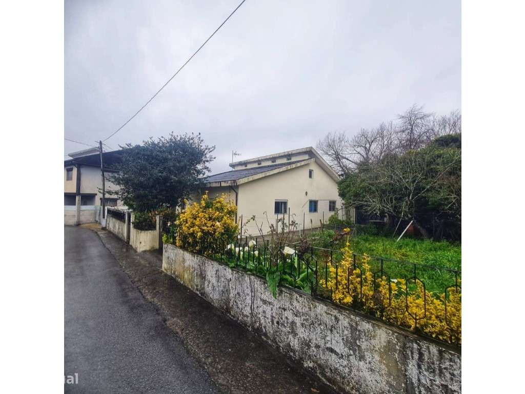 Moradia V4/T4 rés do chão e isolada em Guifões- Porto-22