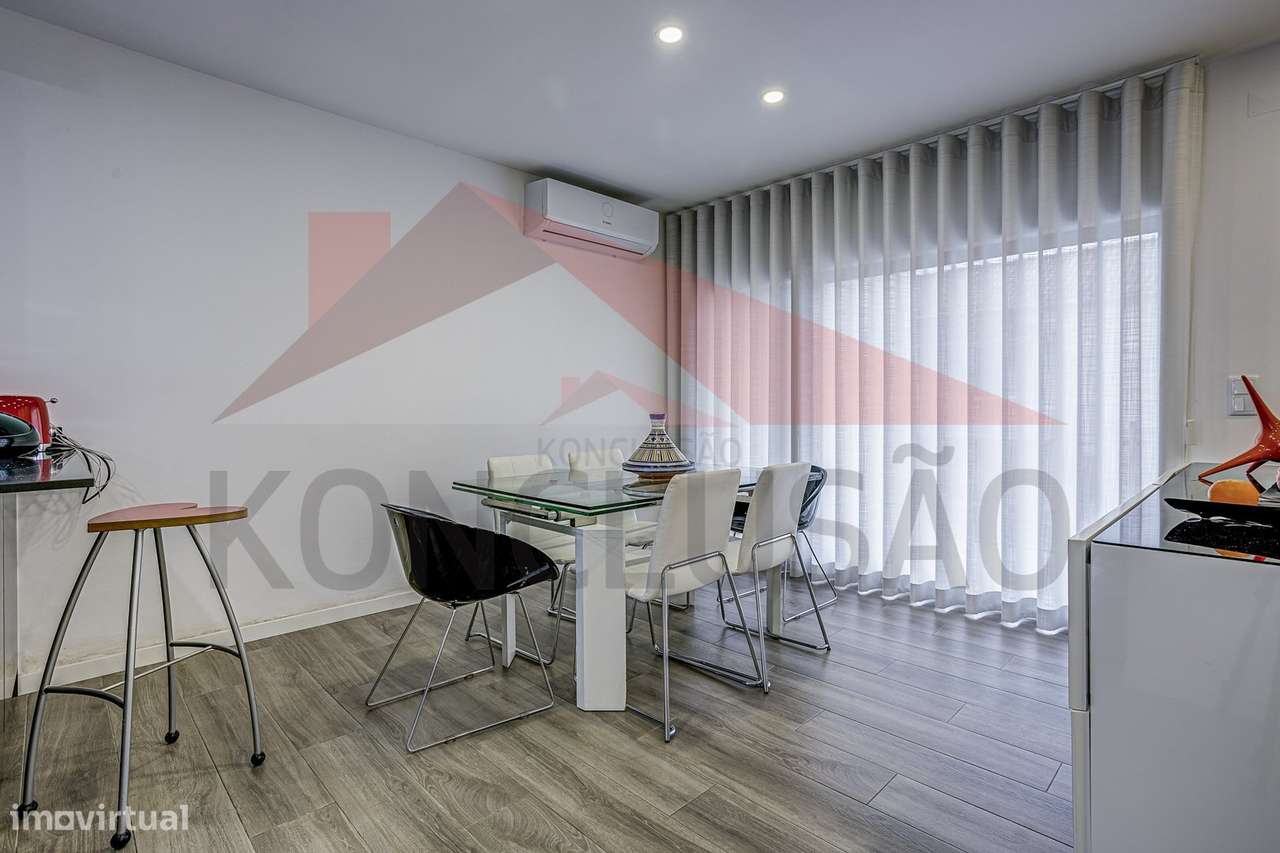 Moradia T4 de arquitetura moderna, estado de nova.-11