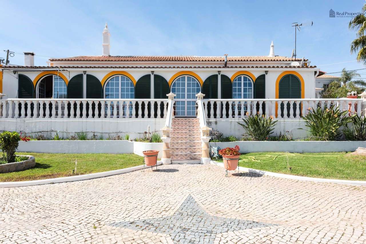 Encanto Algarvio – Moradia Térrea Isolada com Piscina e Jardim-35