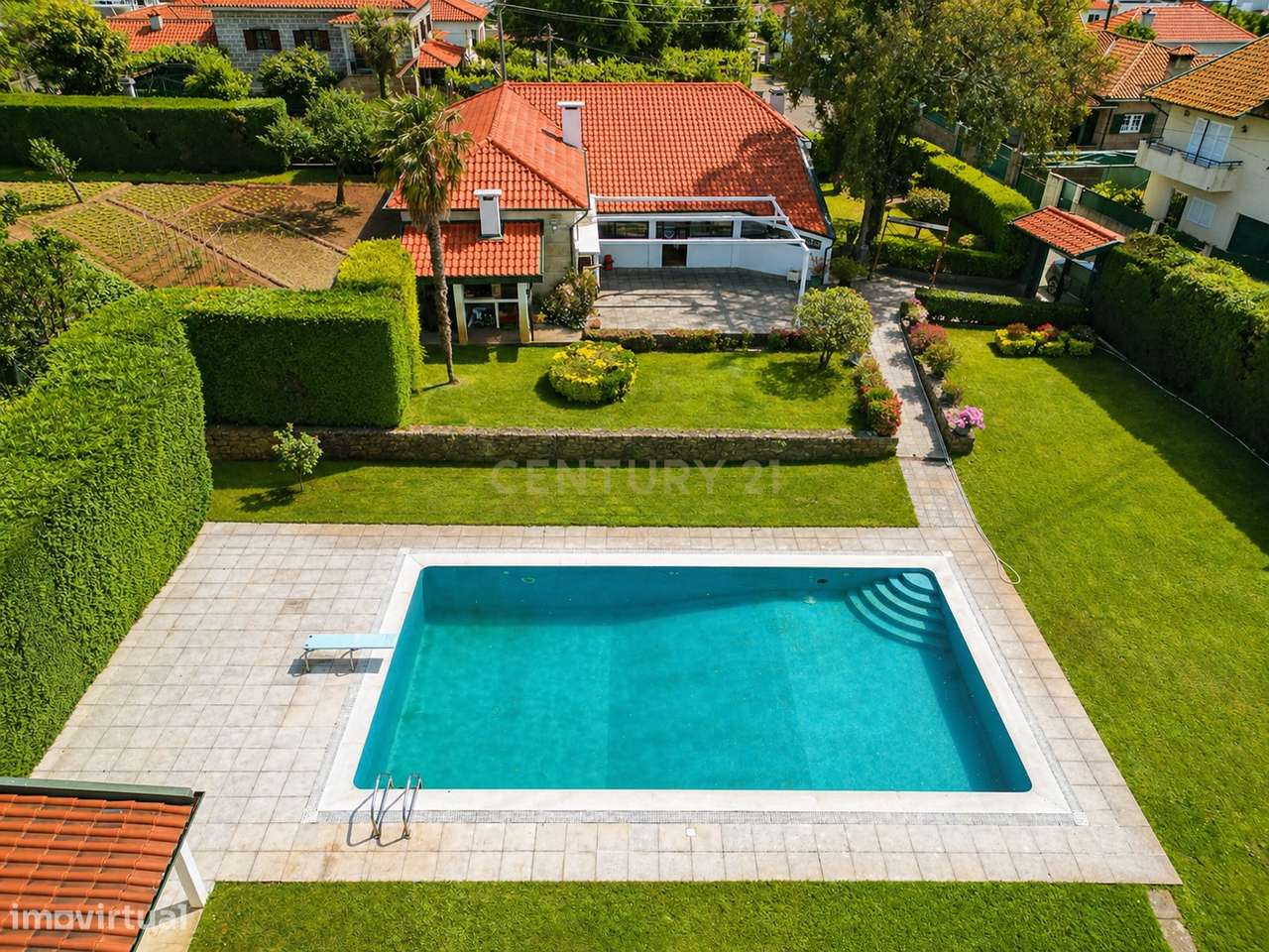 Moradia T3 com excelente privacidade, piscina e grande espaço exterior-32