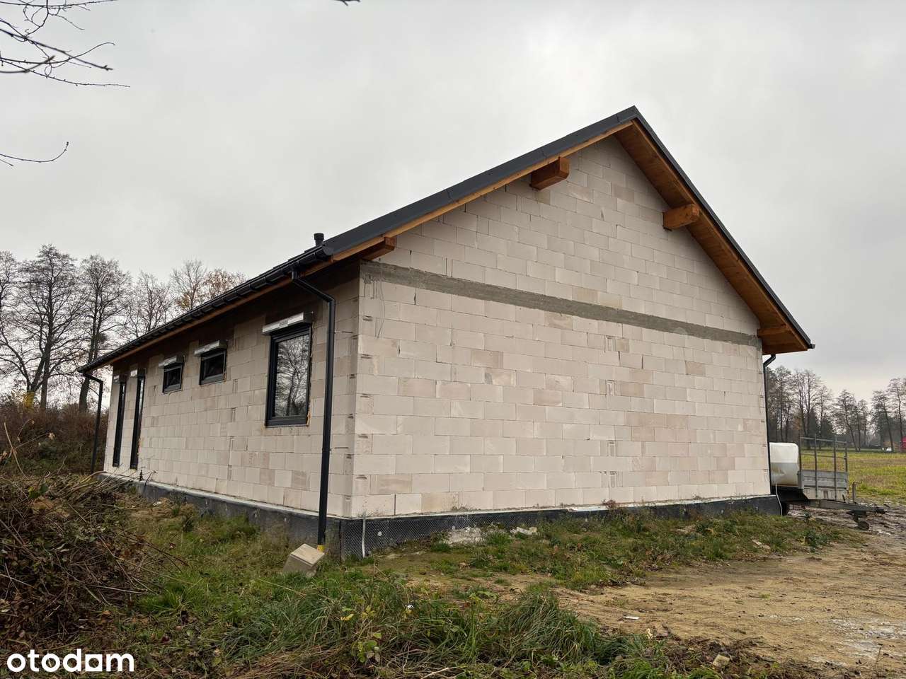 Dom jednorodzinny na sprzedaż — Twoja oaza spokoju wśród zieleni - Pełny obrazek: 4/10