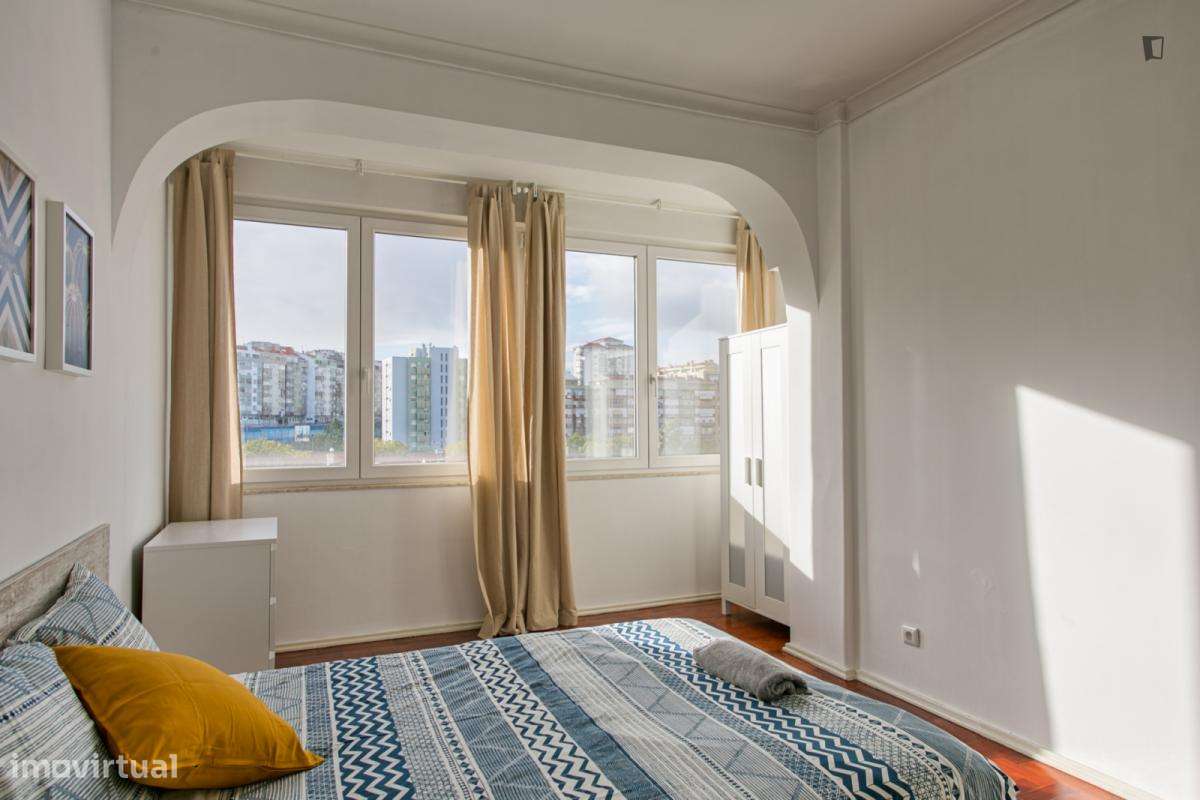 Quarto - localizado em Benfica Lisbon - Grande imagem: 2/60