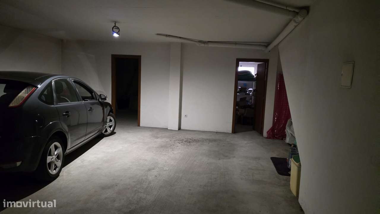 Moradia T3+1, em banda, condomínio fechado a 2 min. centro M. Grande-35