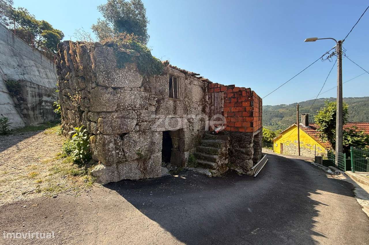 Moradia T2 para restauro localizada em Tabuaças, Vieira do Minho - Grande imagem: 4/24