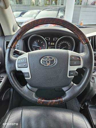 Toyota Land Cruiser - 11