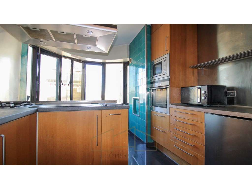 Apartamento T4 nas Torres das Amoreiras-17