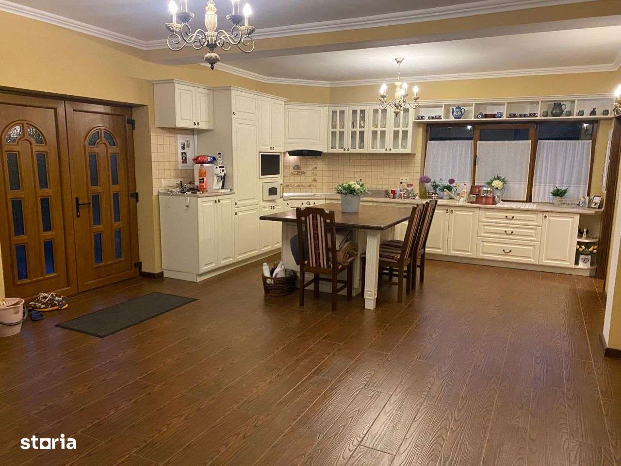 Vilă in Viile Satu Mare -Oportunitate de Business, Confort și Liniște - Imagine principală: 5/10