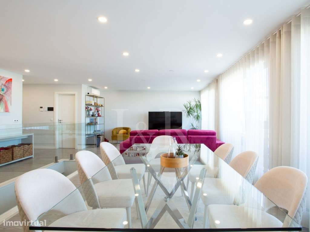 Apartamento T4 duplex com terraço e garagem no Montijo-12