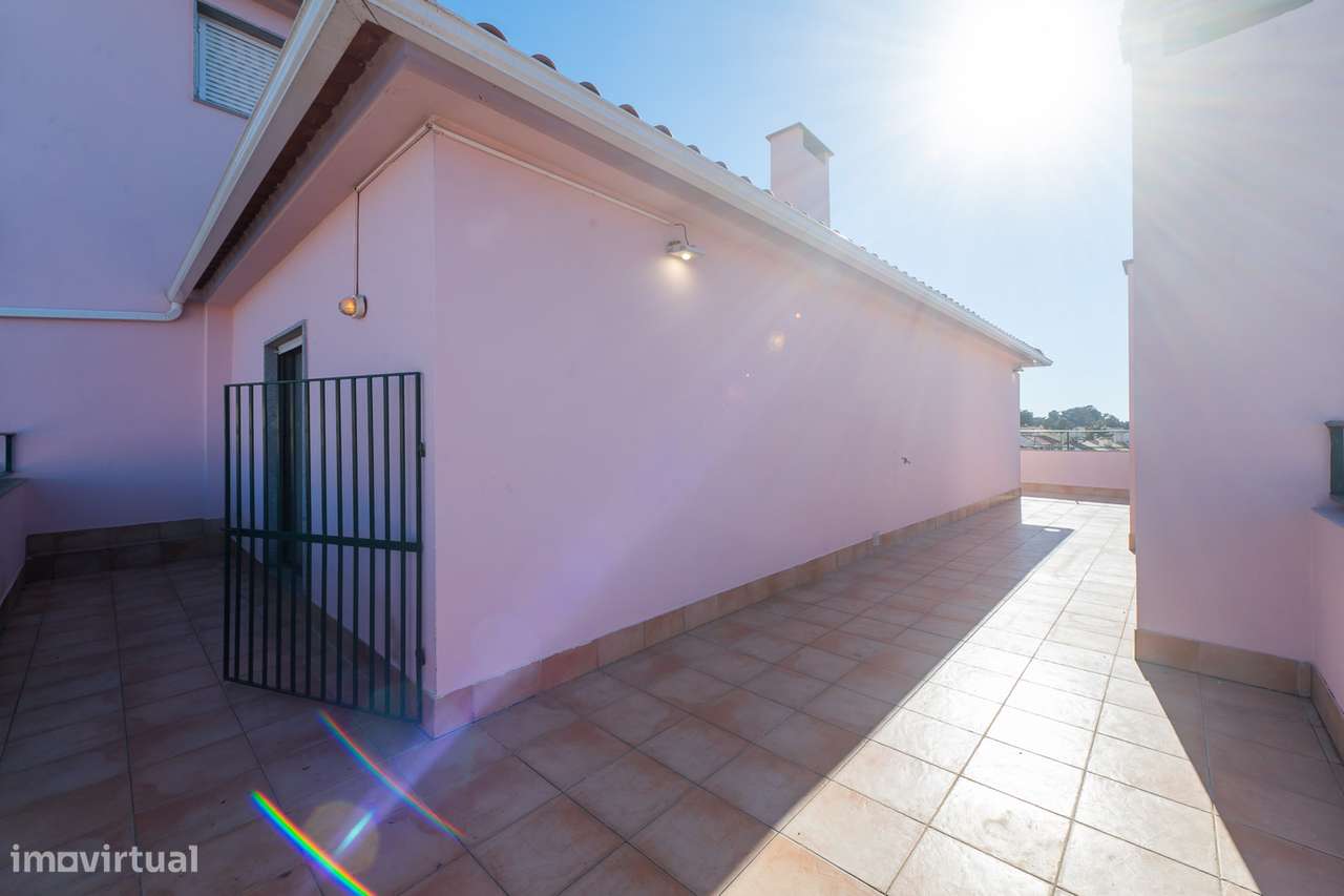 Apartamento T2 na Quinta do Conde com areas de 136m2-42