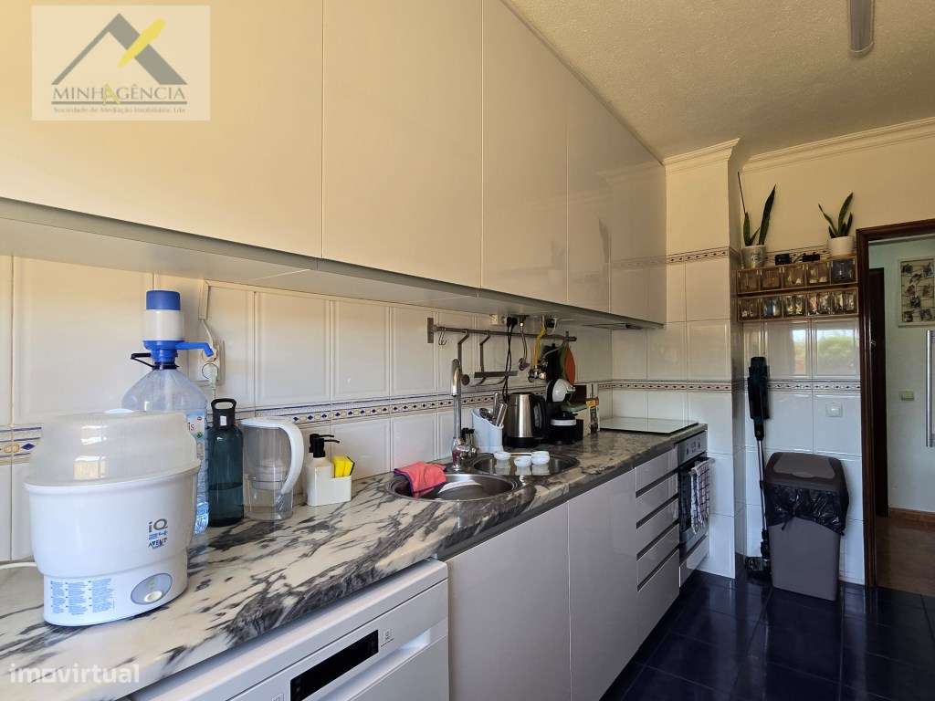 Apartamento T2 com Arrecadação no Vale do Cobro em Setúbal-4