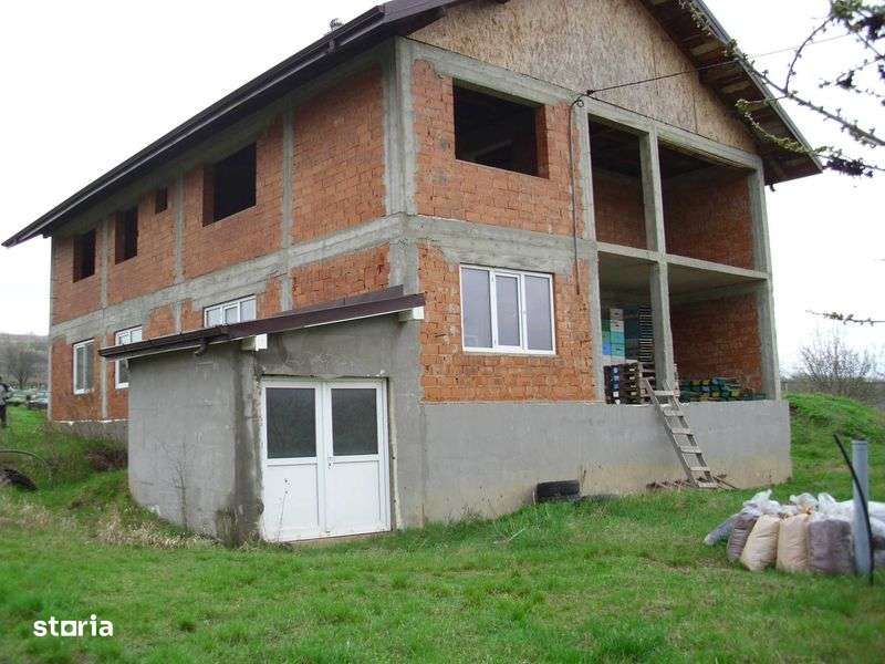 de vinzare casa 370mp si teren 9964mp in com Comarna Iasi - Imagine principală: 5/7