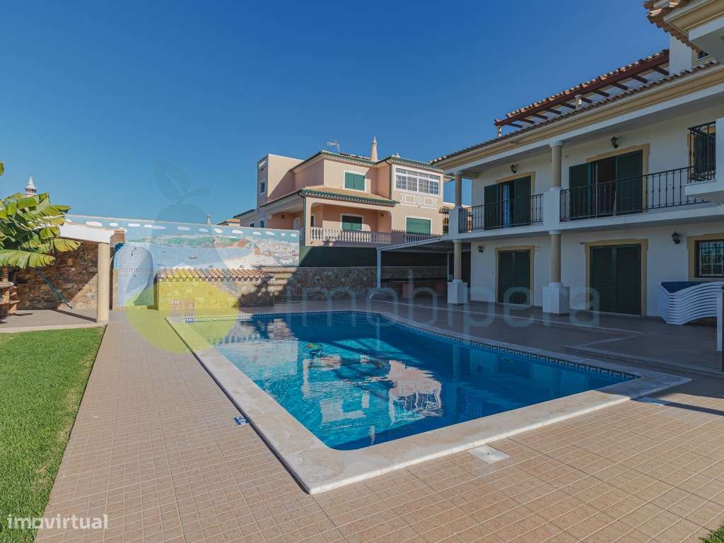 Moradia V8, com piscina, salão de jogos, garagem e AL ativo - Grande imagem: 5/60