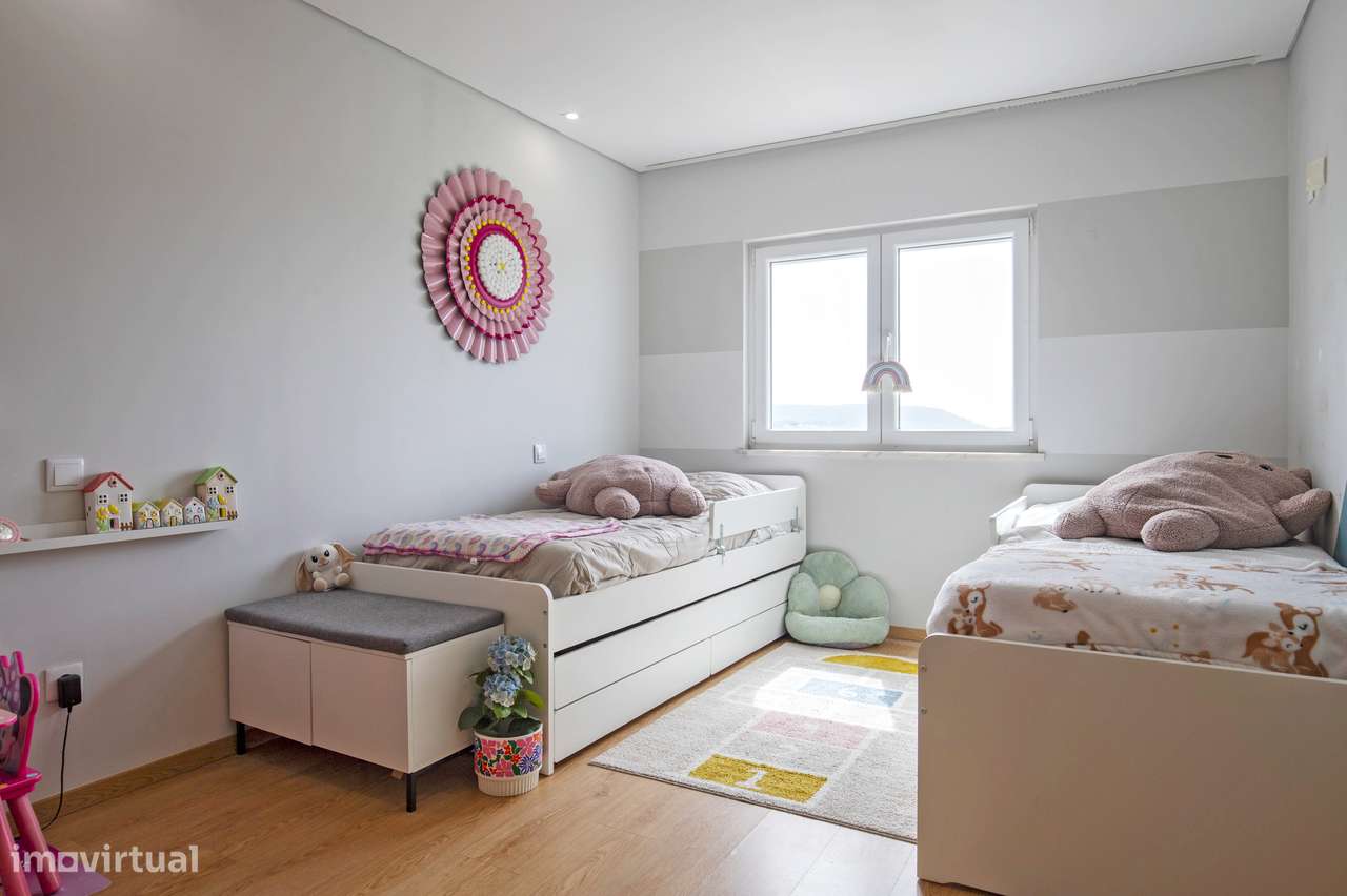 Apartamento T3 varanda estacionamento Corredoura Sesimbra-18