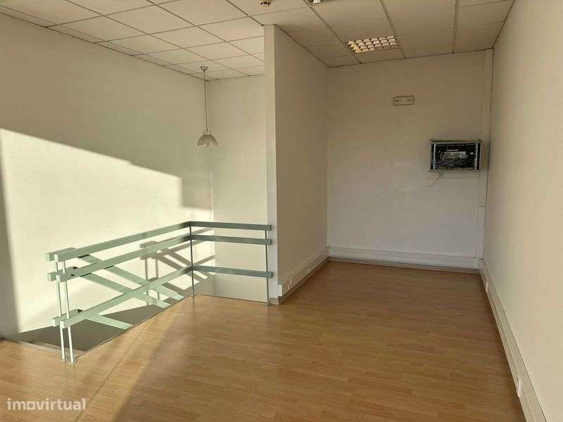 Escritório para Arrendamento - ZICOFA - (+- 40m2) - Grande imagem: 5/8