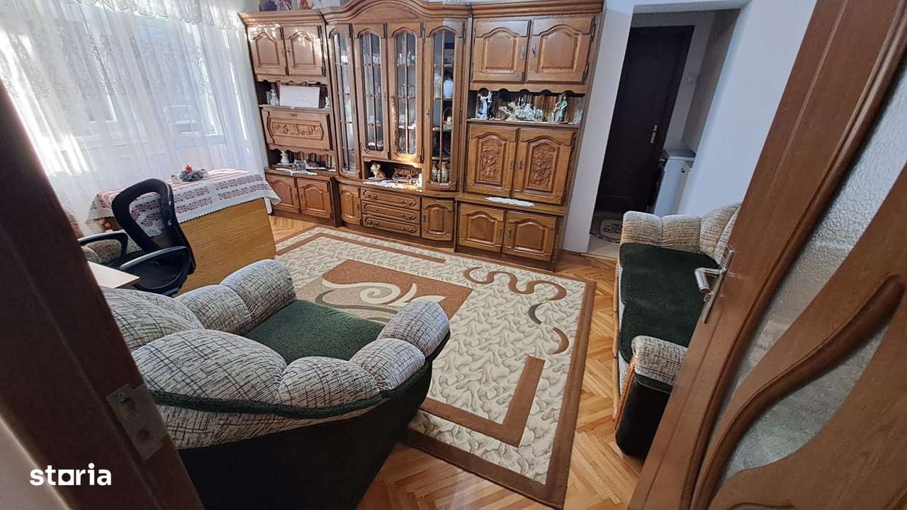 Iza / Zona Albina apartament 3 camere etajul I mobilat si utilat - Imagine principală: 5/10