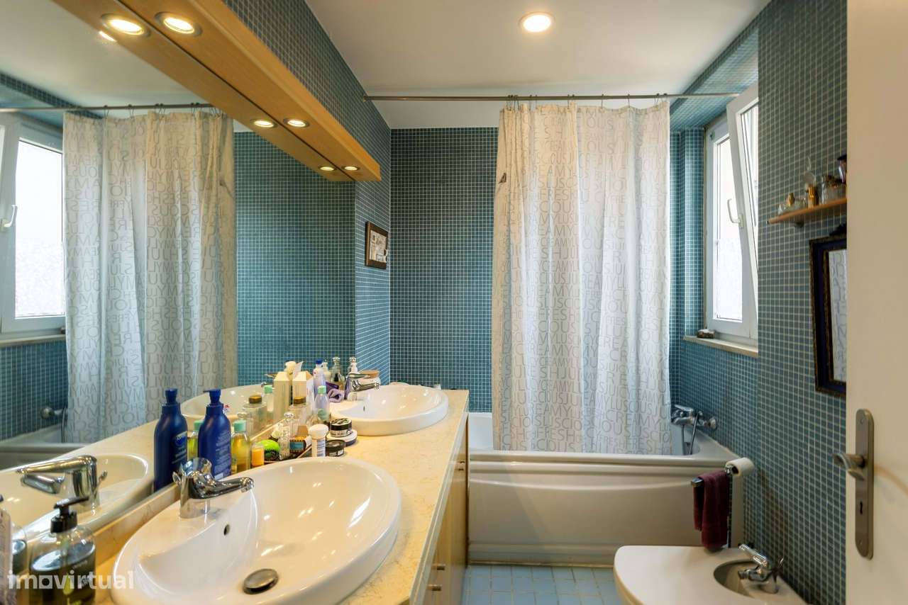 Moradia T6 com garagem, Madragoa, Estrela-26