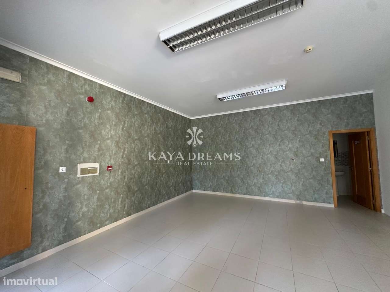 Loja á Venda em Jardim da Amoreira- Ramada-5