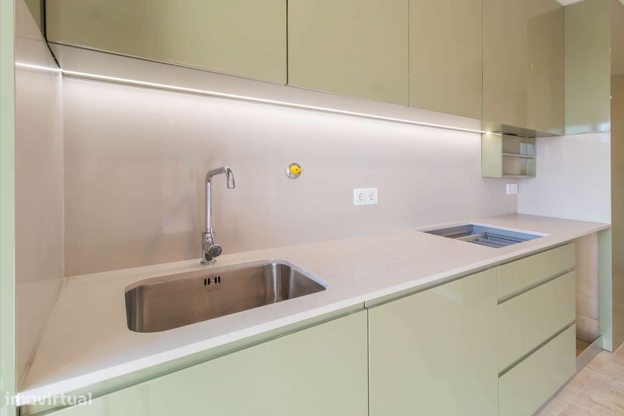 Apartamento T3, excelentes áreas 240m2 + garagem 31m2 + arrumos 4m2-19