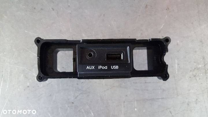 HYUNDAI i20  08-12R PANEL GNIAZDO AUX IPOD USB 96120-1J000 - 1