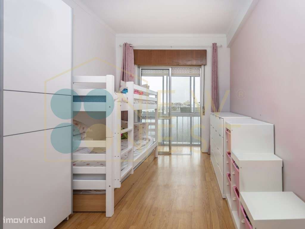 Apartamento T2 Rua Abel Salazar com 4 marquises - Hospital | Setúbal-11