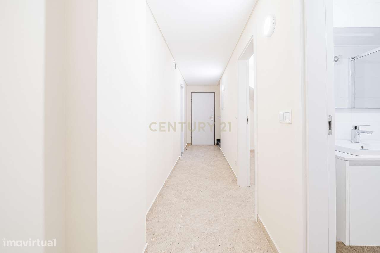 Moradia T4+1 Contemporânea com Piscina-23