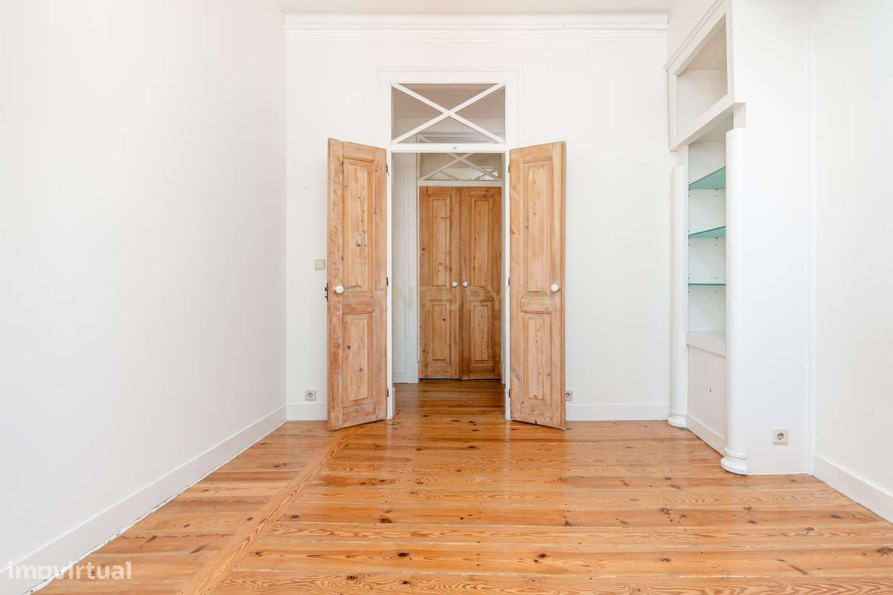 Espetacular apartamento T4 com vista deslumbrante sobre o rio Tejo – C-15