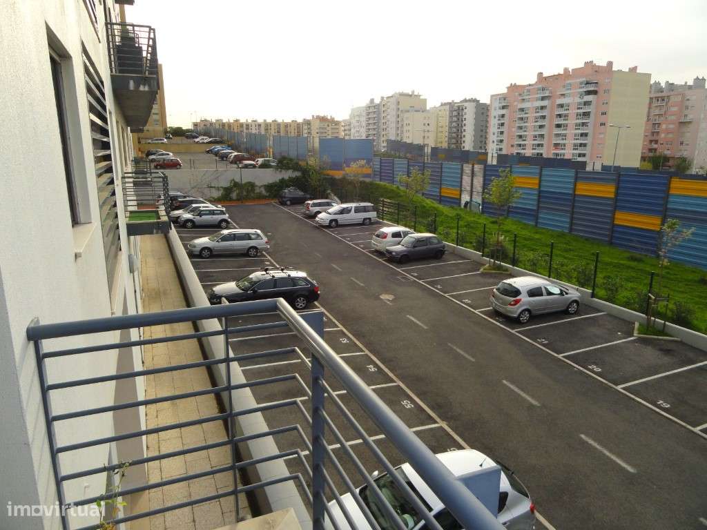 excelente apartamento T2 com Estacionamento em Telheiras Norte, jun...-14