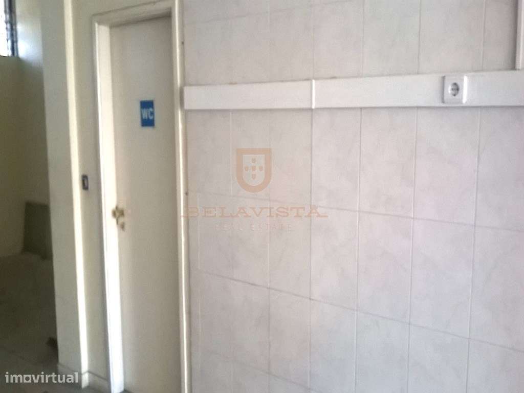 Loja em frente ao Colégio Luso Francês - a rentabilizar - Grande imagem: 4/5