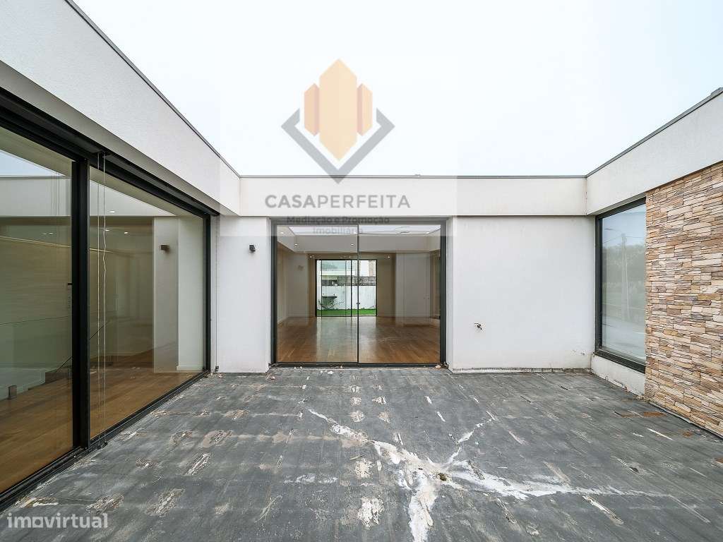 Luxuosa Moradia T4 a 150 metros da Praia - Madalena-41