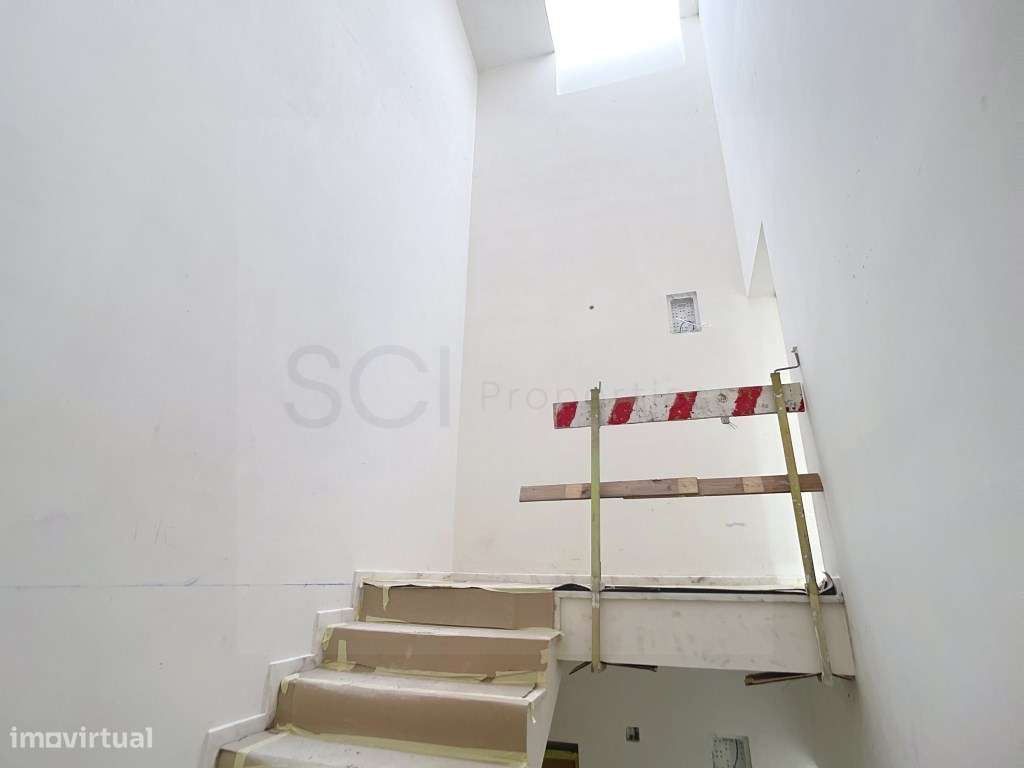 Apartamento T3 duplex, com varandas, na Quinta do Conde-36